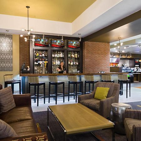 Отель Courtyard By Marriott Little Rock Downtown Экстерьер фото