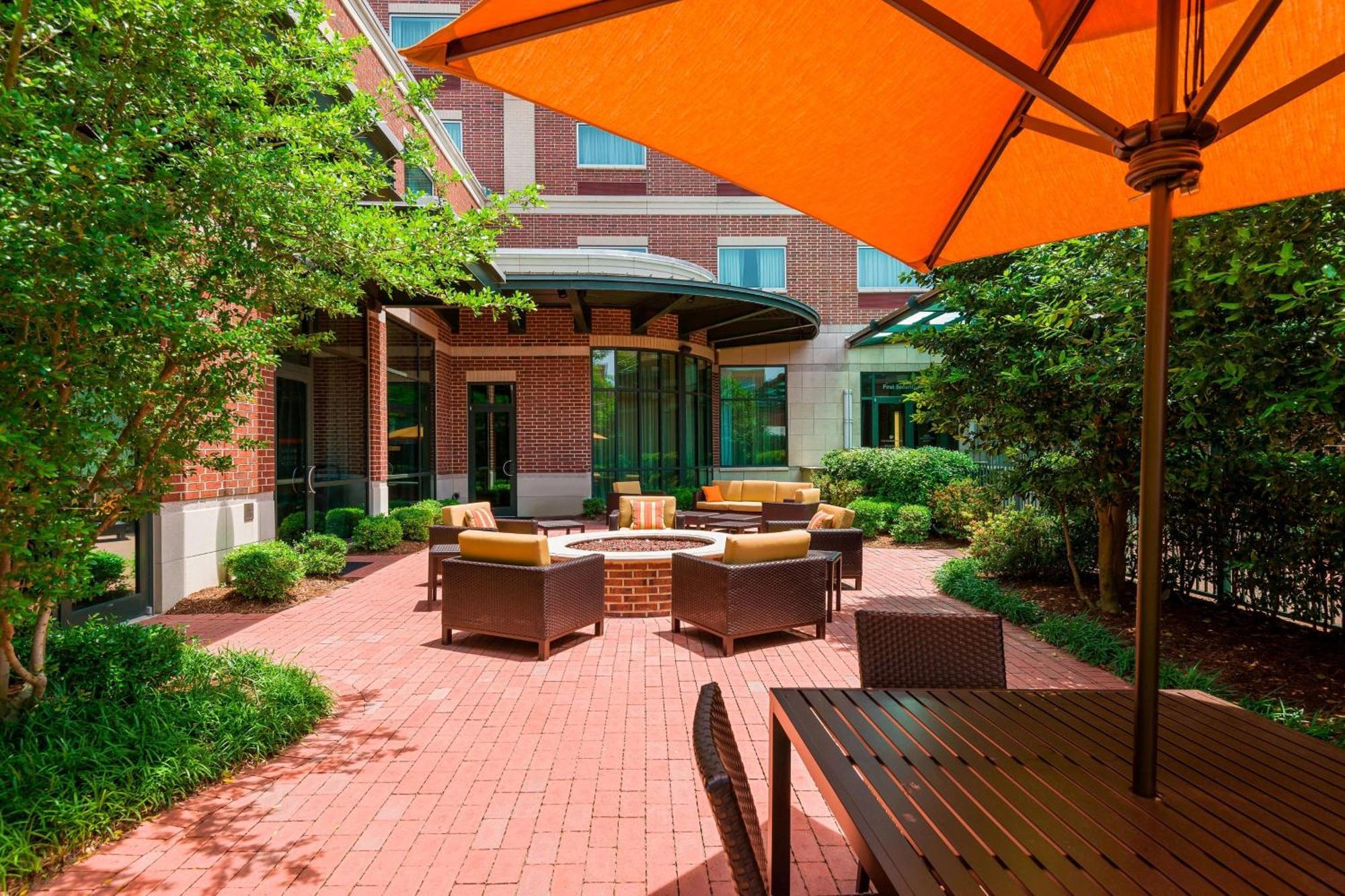 Отель Courtyard By Marriott Little Rock Downtown Экстерьер фото