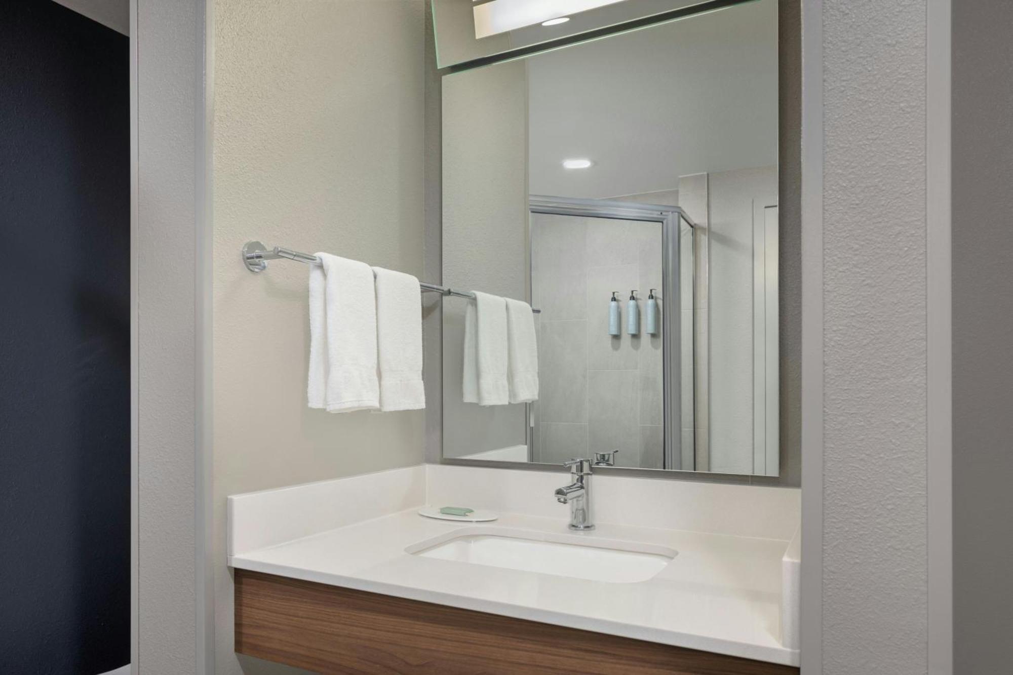 Отель Courtyard By Marriott Little Rock Downtown Экстерьер фото