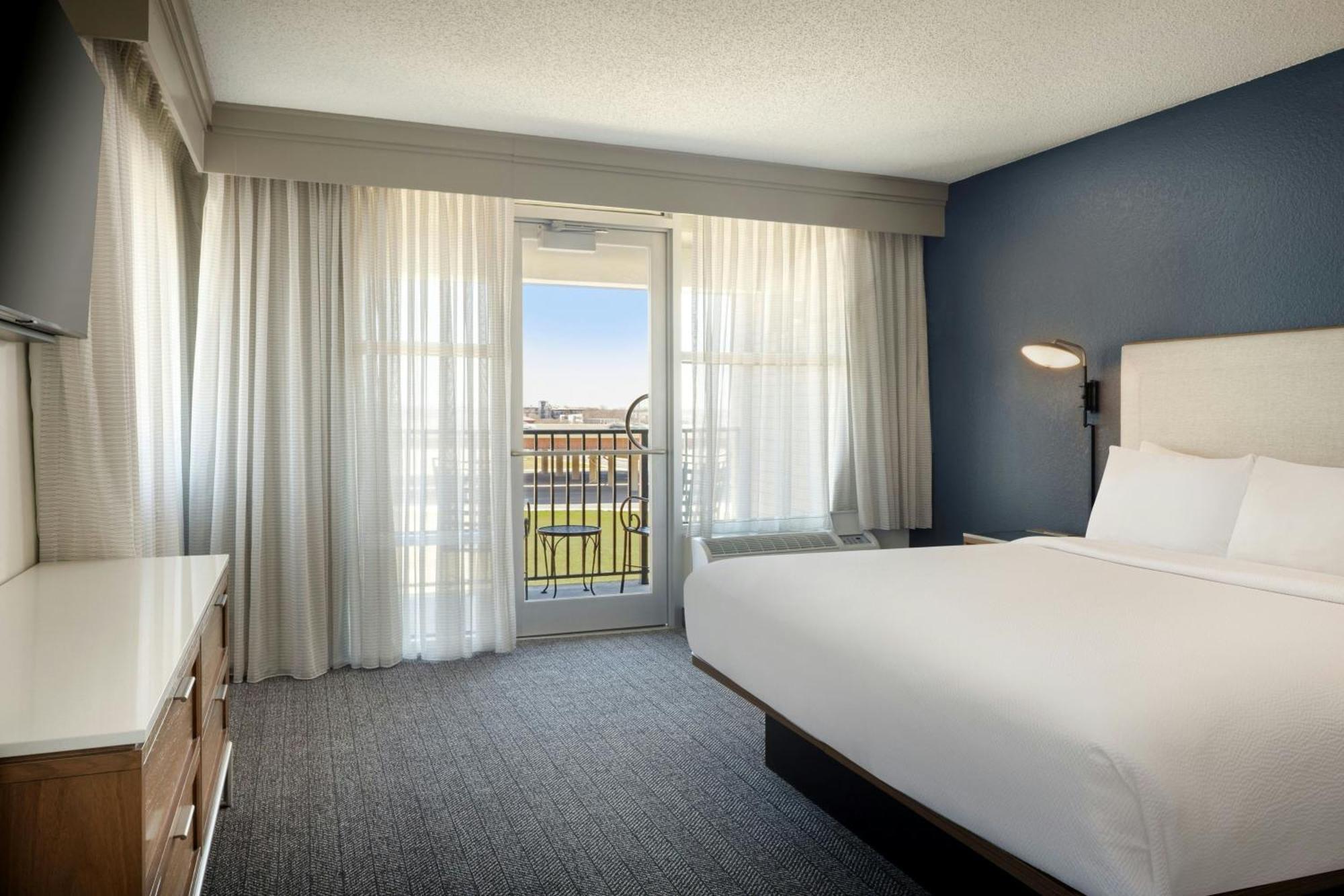 Отель Courtyard By Marriott Little Rock Downtown Экстерьер фото